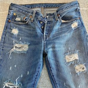 Levi’s - 501 T - destructed boyfriend ankle jean - size 27